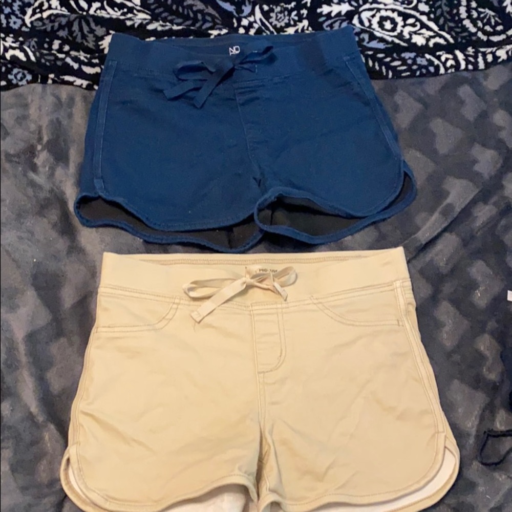 Mid rise shorts.